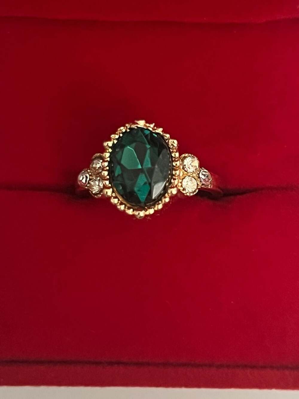 Vintage Gold Tone Green Oval Rhinestone Cocktail Ring Size 6